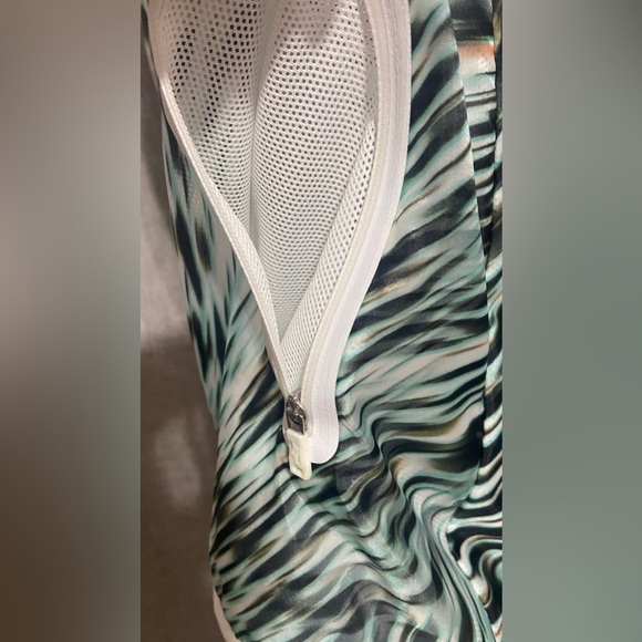 Nike Women's Tech Hyperfuse Windrunner Jacket-MEDIUM-green,black,white - Picture 8 of 12